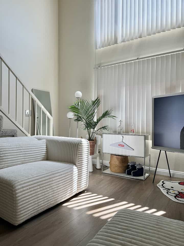 Welcome to my house :) 
#whitewoodinterior #silverinterior #loft #livingroominterior 