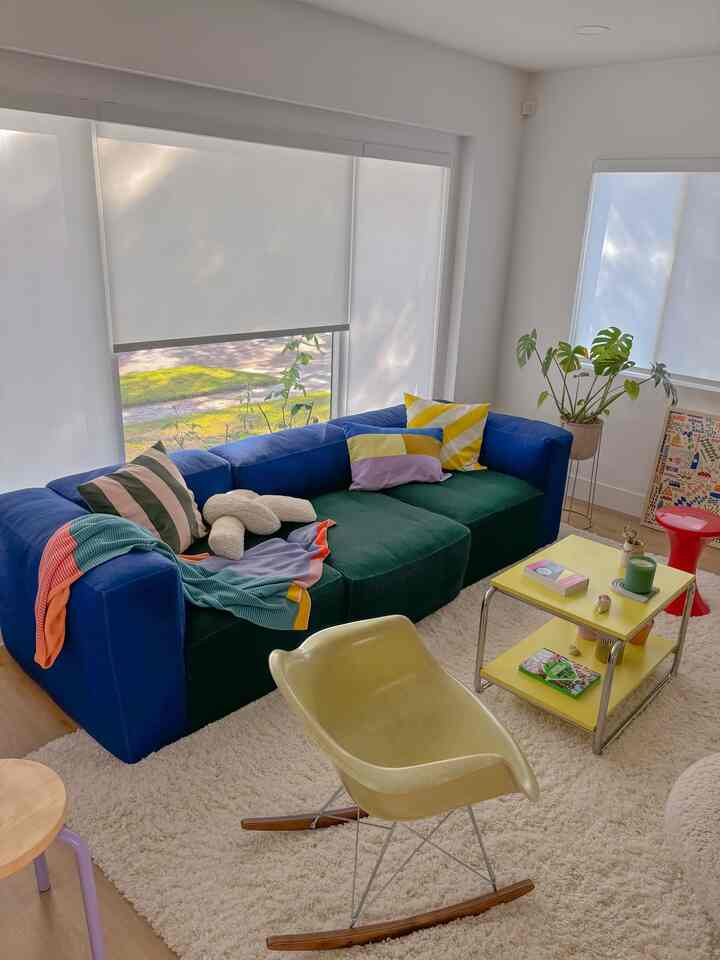 A feel good living room with vibrant colors! 
#colorinterior #colorfuldecor #livingroom #postmodern #moderneclectic #ikeatable