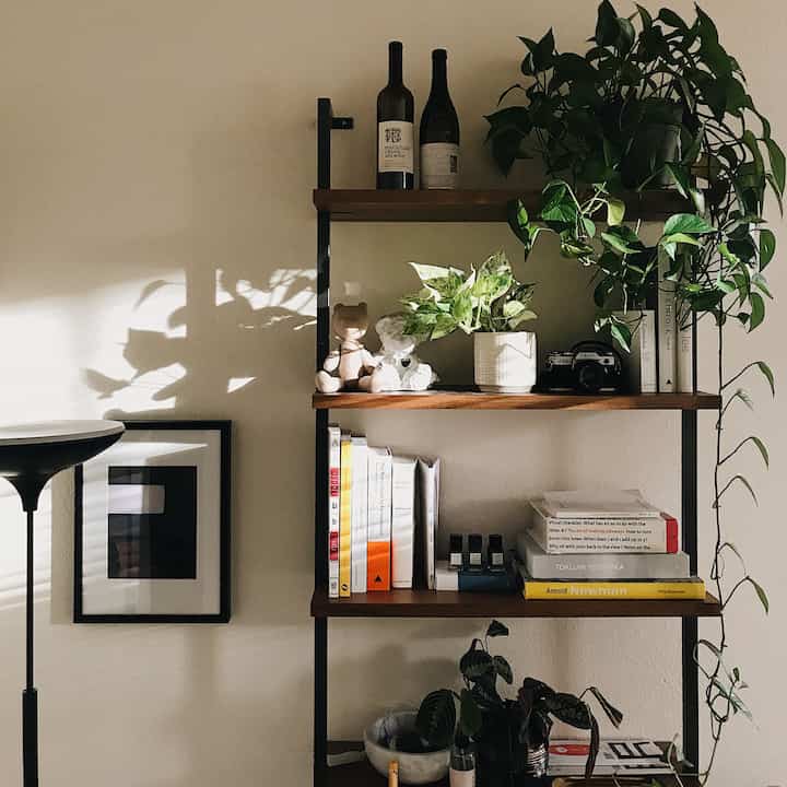 Saturday shelfie #woodenshelf #cozy #shelf
