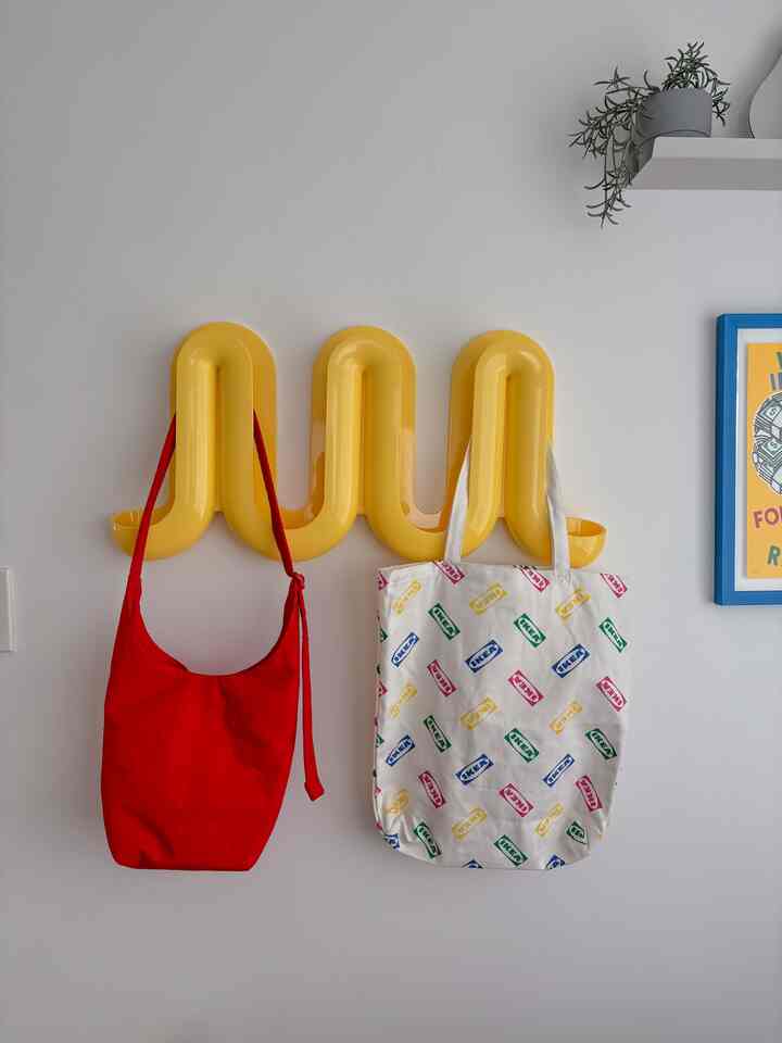 Loving my Swell piece from Heller! Its beautifil as  an art piece or for coats, bags, keys and more. 💛 #coatrack #catchallstorage #homedecor 