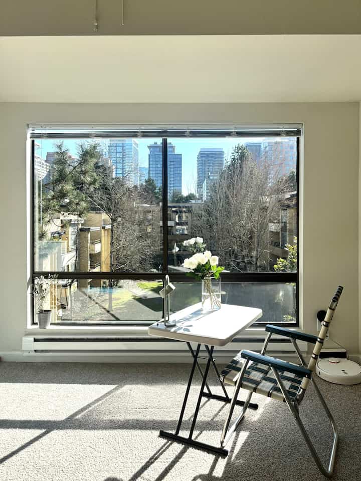 What a sunny day!

#terrace #whiteinterior #green #lawnchair