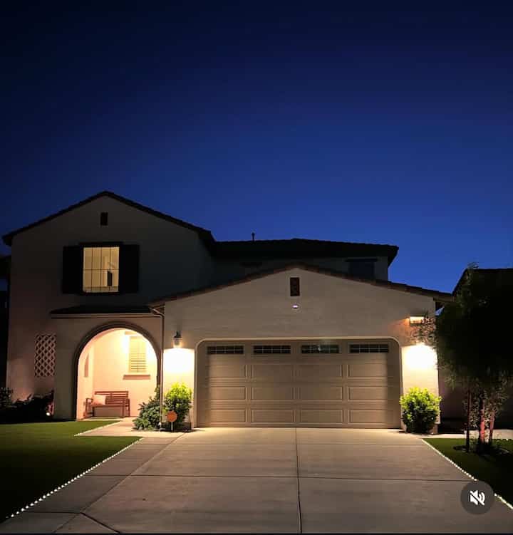 Selamat datang di rumahku ☺️✨
#rumahtunggal #california #nightview #housewithyard #frontyard