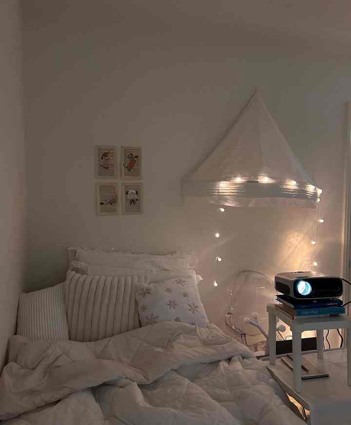 Me time while watching a movie 🍿
#guestroom #multiroom #projector #movie #metime #homecafe #homebody #bedroomdecor #bedroominterior 