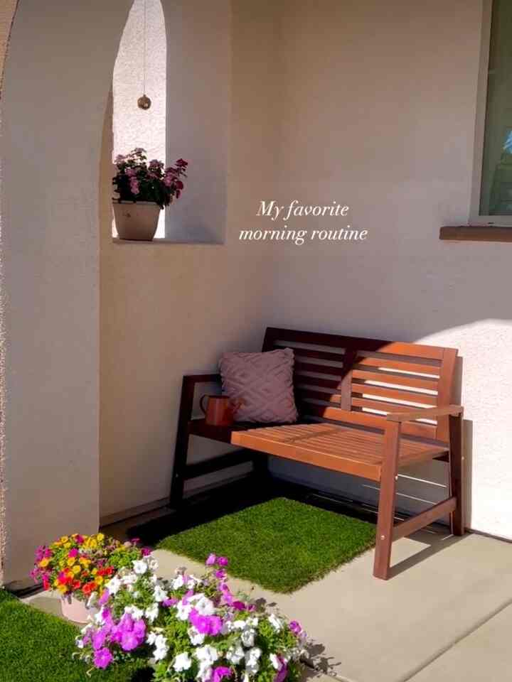 One of the great things about California is that it’s warm even in winter, allowing me to grow beautiful flowers🪻🌹🌺🌻
#frontyard #Exterior #entranceinterior #porch #minimalist #minimaldecor #flowerinterior 