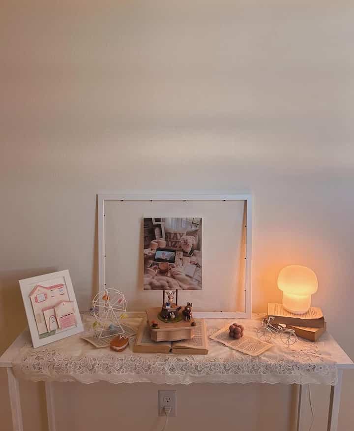 I placed a small table in the hallway. I decorated it in a simple and minimal ,
and I really like it. I prefer this over a cluttered space with too many things.☺️

#bedroom #bathroom #bedroomdecor #minimaldecor #minimalist #cozyinterior #simpledecor #closet #readingnook #homecafe #homemade #kitchen #minimalinterior #hallway #hallwayinterior