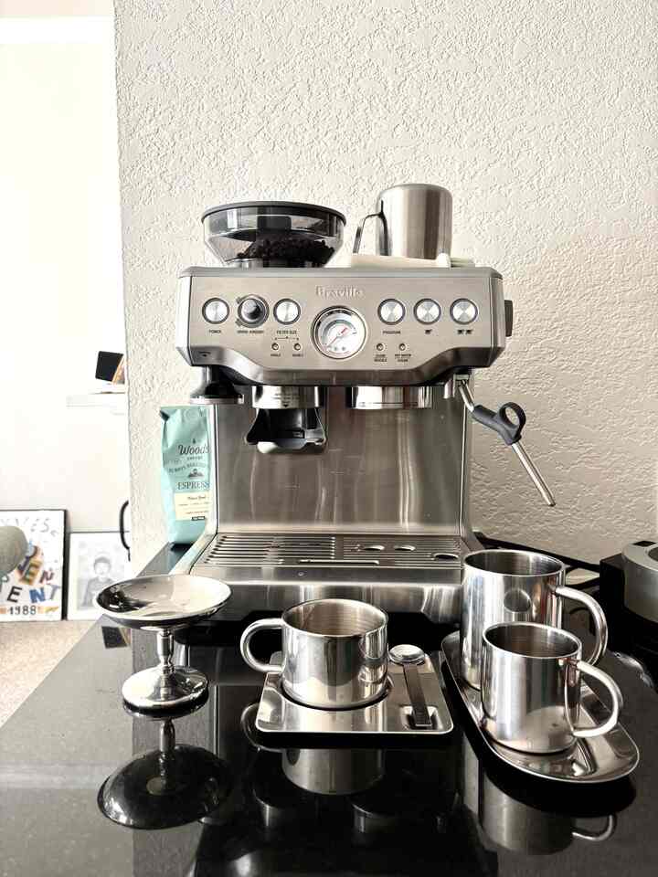 My favorite coffee items 🤎
I cleaned up my coffee gear and organized all my stainless steel items. What do you think? I’m all about that metal vibe 🤍

#metal #metalvibe #coffeegear #organizing #loveecru #stainlesssteel #steel #Breville #coffee #coffeecup 