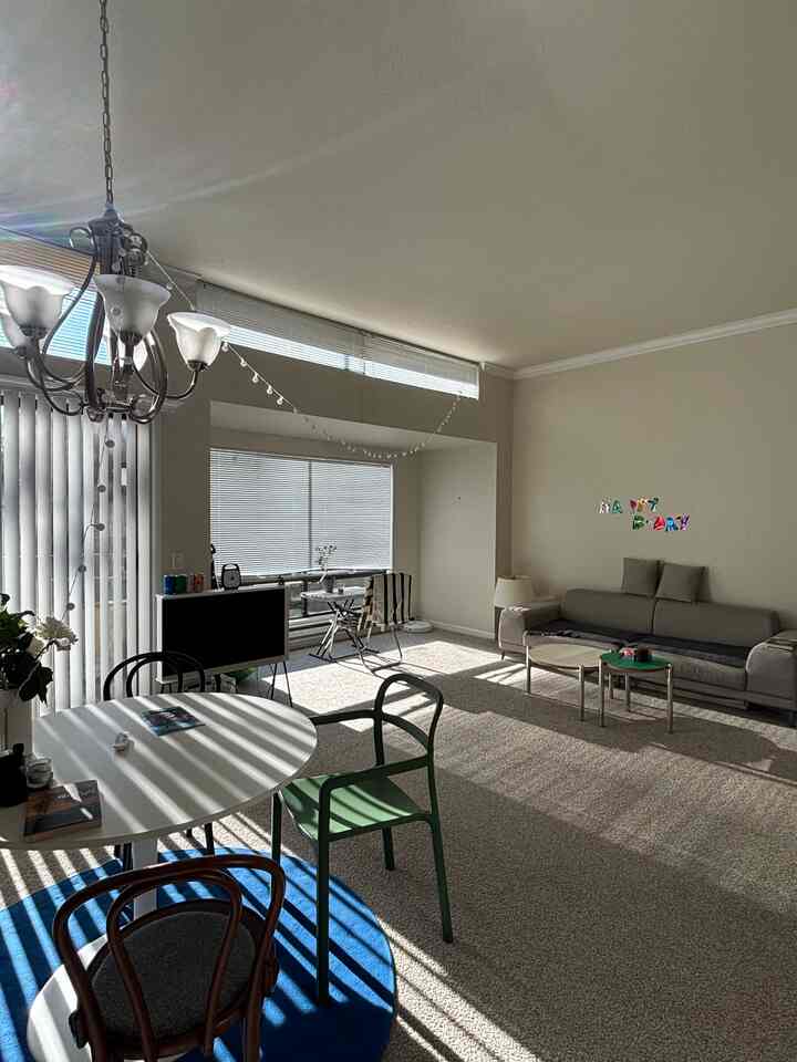 Lovely sunny day🤍
Spring cleaning, Home organization begins!

#livingroom #whiteinterior #green #ikea #sunnyday #organize #spring #springinterior #springcleaning