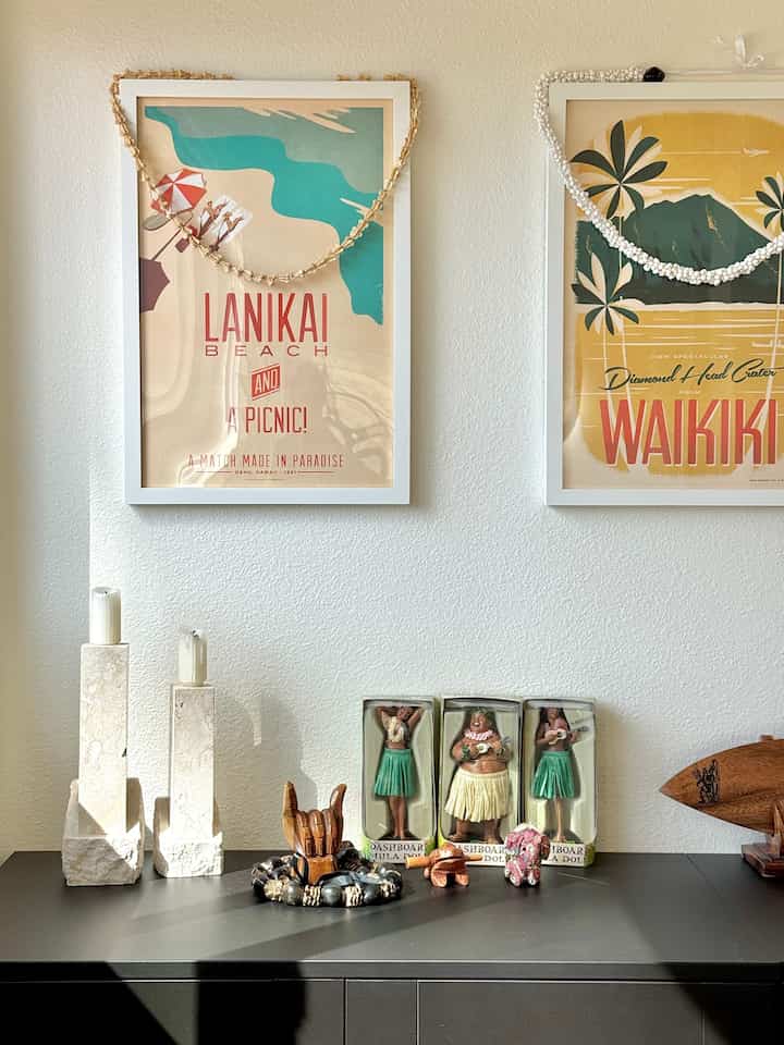 Finally found the perfect spot for my Hawaii-themed posters! Wanted to create a little corner to reminisce about my old home. ❣️

#Hawaiitheme #entrywaydecor #posterframe #huladolls #ikeabrimnescabinet #entryway #marblecandles #whiteposterframe #brimnes #brimnescabinet #ikea #cabinet #shelfdecoration #walldecor #walldecoration #wallart #wood #blackandwhite #simple