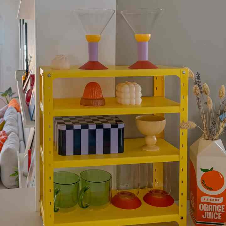 かわいいカップやキャンドルを飾るのに最適な棚です🫶🏼 #kitchen #momadesignstore #cups