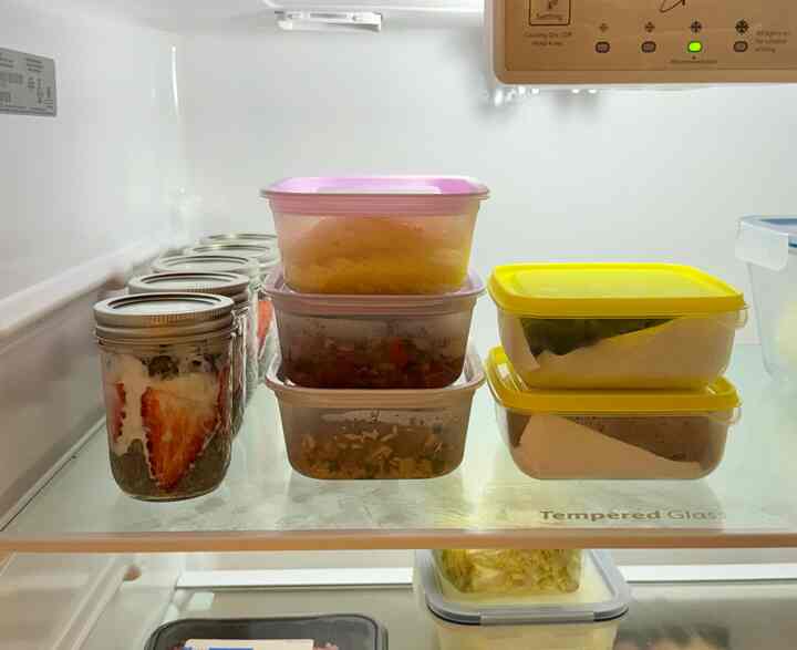 Organizing the fridge by using various food containers!
#fridgeorganization #organizationtips #foodcontainers #containers #fridge #organization