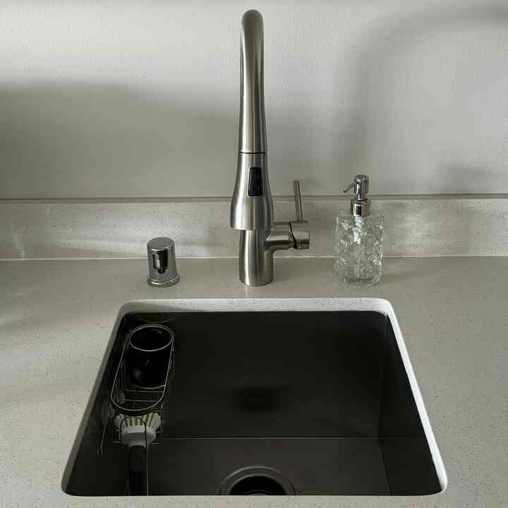 Kitchen essentials🫧 
#kitchenorganization #sinkorganization #organization #kitchenessentials #organizationtips