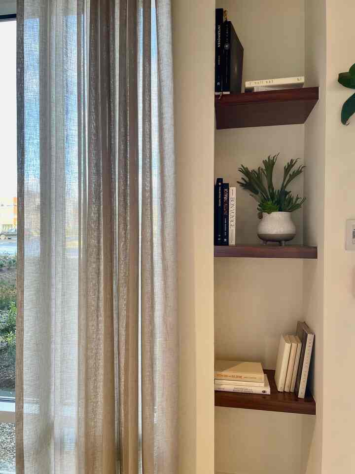 Loving the book organization w/ these built in shelves #shelving #bookshelf #livingroom