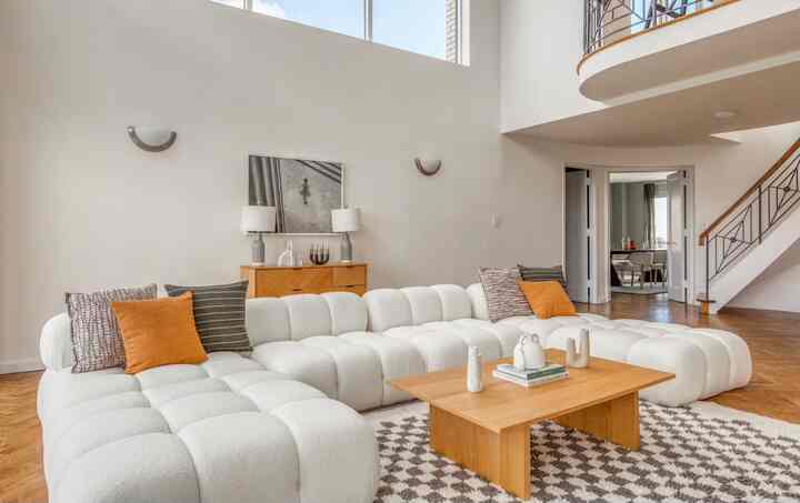 Nothing but room to lounge #livingroominterior #livingroom #livingroomdecoration #livingroomrug #livingroomsofa #eclectic #bespoke 