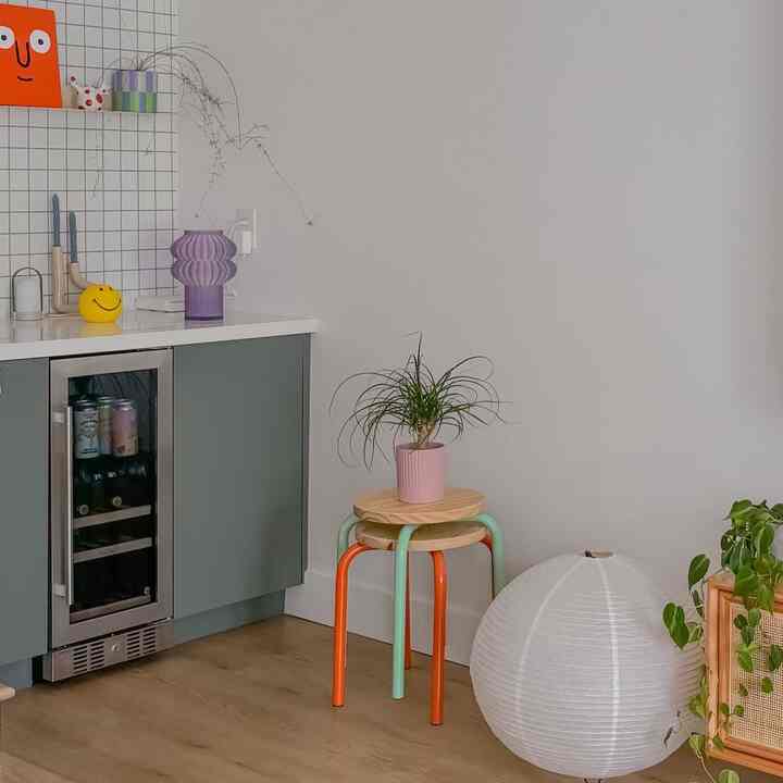 My favorite refreshment corner 🍹🍾🥂 #livingroom #paperlamps #ikeastools 