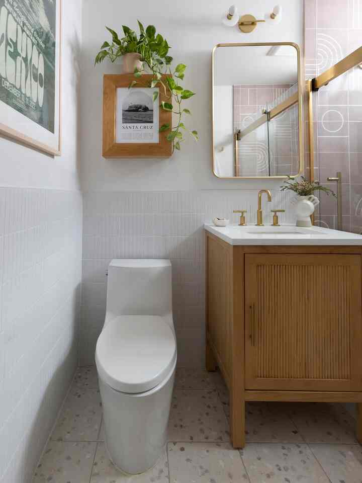 The freshest start to the day! #bathroom #bathroomremodeling #bathroomstorage #bathroominterior #bathroomcabinet #bathroommirror 