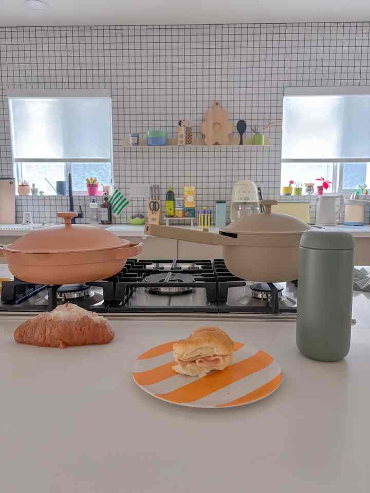 Enjoying a quick lunch with a view of my kitchen hehe 🥰 #kitchendecor #kitchentile 