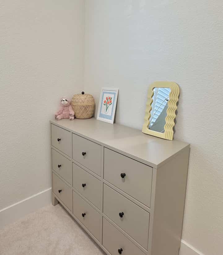Kids room
Love this greige drawers from IKEA. 

#ikea #Kidsroominterior #warm #cozy #kidsfurniture