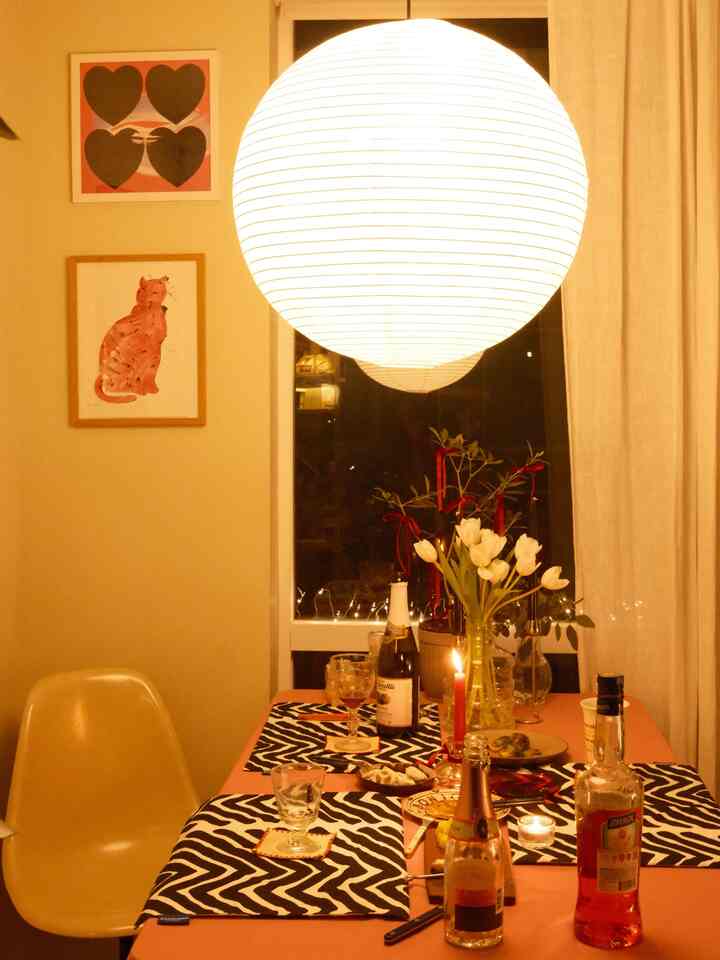 Lovely night with my friends 🥰
#tablesetting #tablecloth #tabledecor