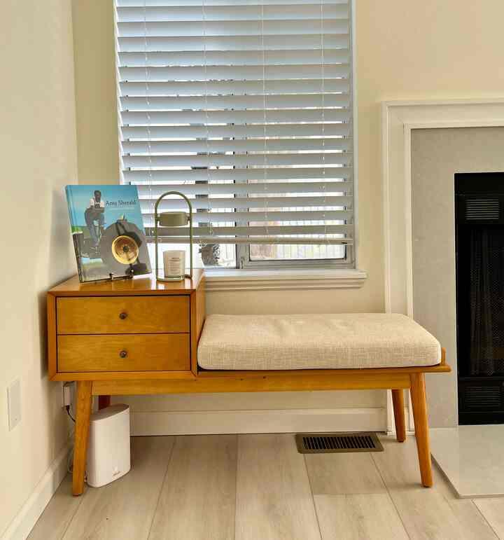 I like displaying art books from exhibitions I’ve visited recently. It’s a simple way to relive the feeling of that day.
#livingroominterior #artbook 