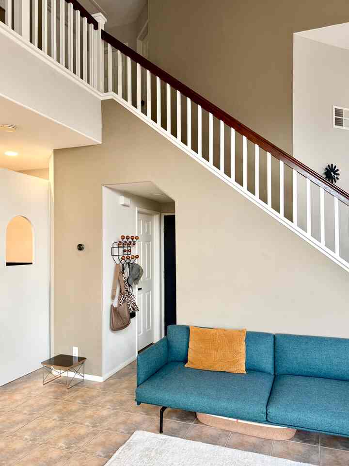 Natural tones and pops of green create the perfect balance. 

 #InteriorDesign #LivingRoomGoals
#midcenturymodern #mcm #moderninterior