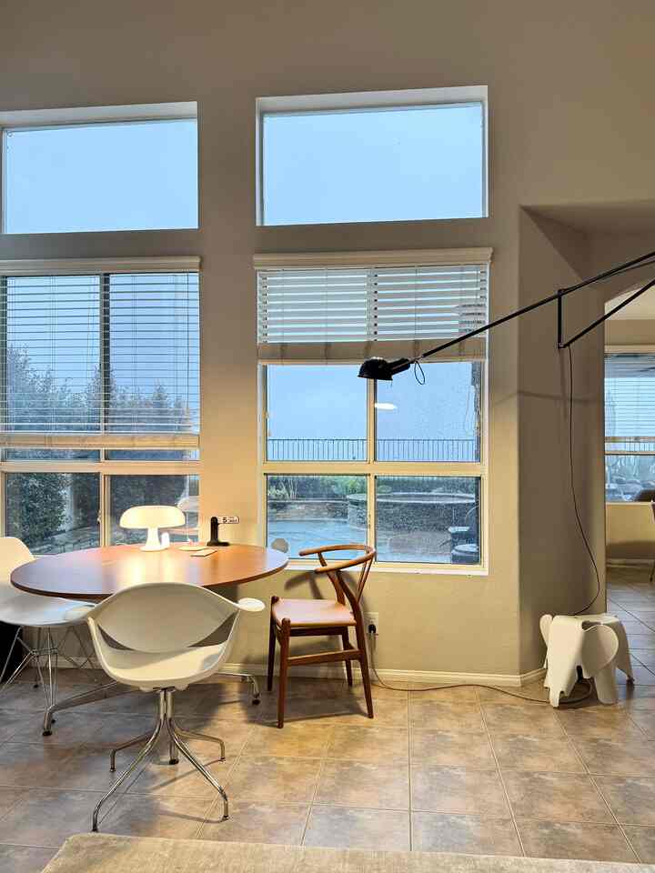 Enjoying the rare rainy day in Southern California. ☔️ 

#interior #livingroominterior #livingroomtable #chairs #iconic #furnituredesign #furnitureinterior 