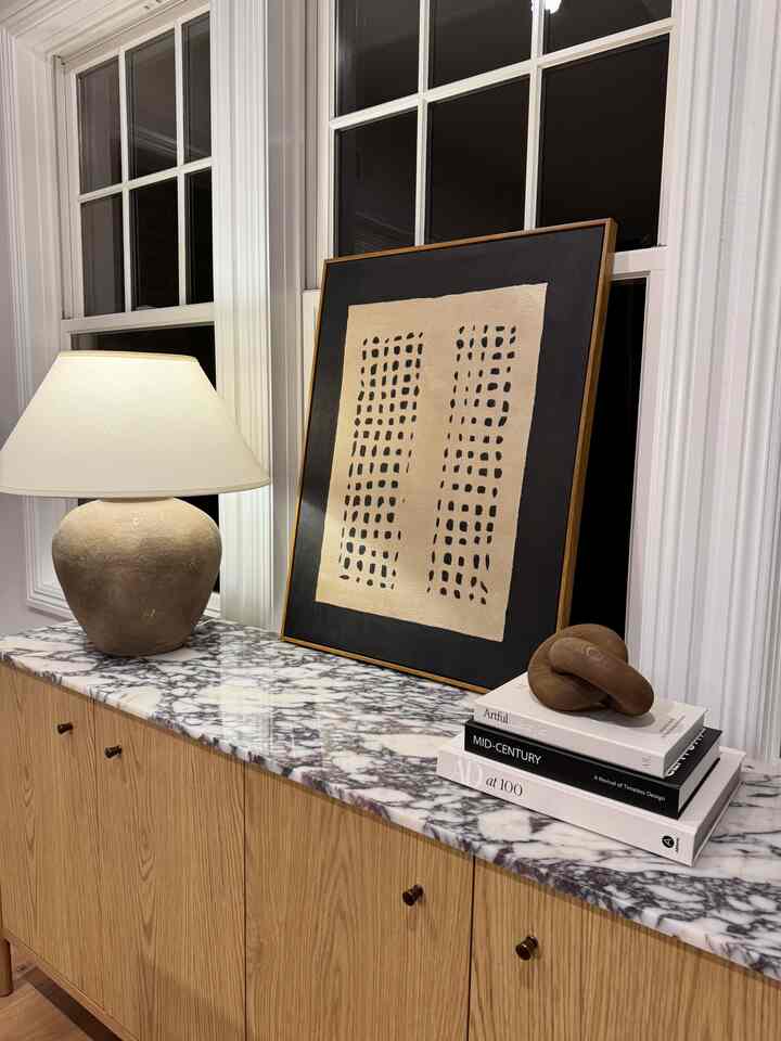 Sideboard styling. #diningroomsideboard #interiordesignstyling #moderndecor