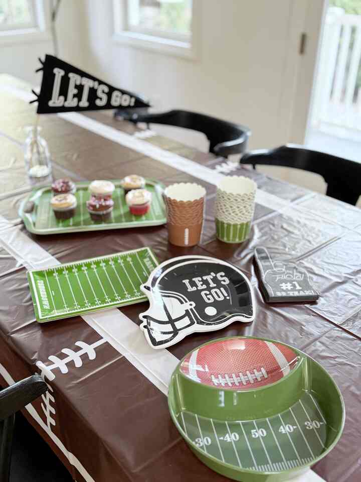 Football Party decor! #superbowlparty #footballdecor #footballpartyideas