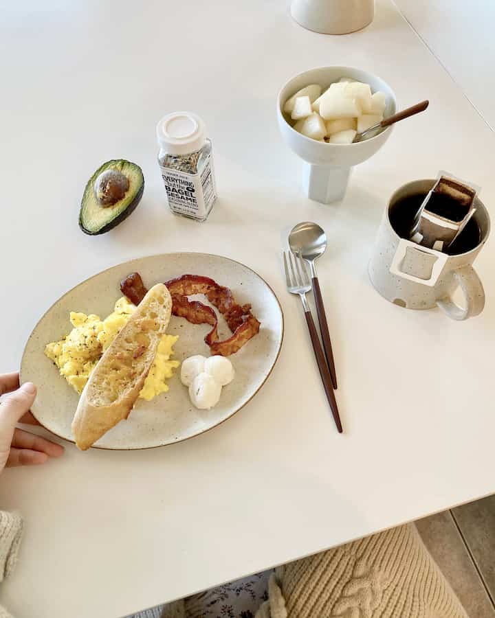 Brunch setup ✨😋

#handmade #potteries #onthetable #brunch #brunchtable #cutlery