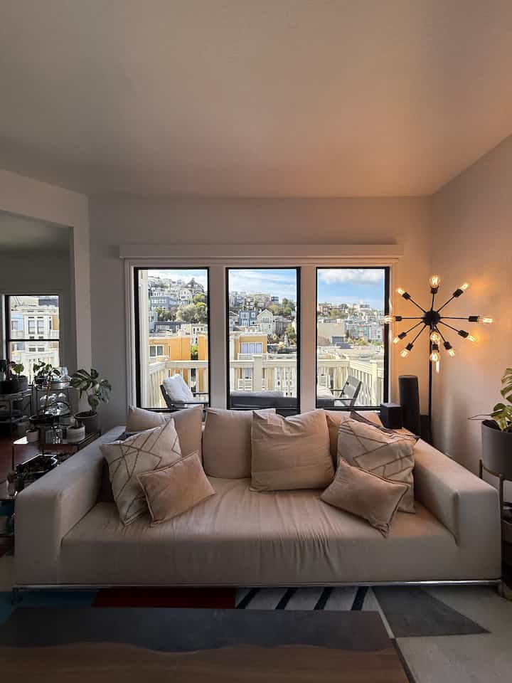 Perfect combo of natural lighting and warm orange hues💛 We love the view at our place. And House of Prime Rib obviously. Oh and thanks to my old boss who donated the custom made couch from italy to us… #livingroom #apartment #floorlamp #sanfrancisco #view 