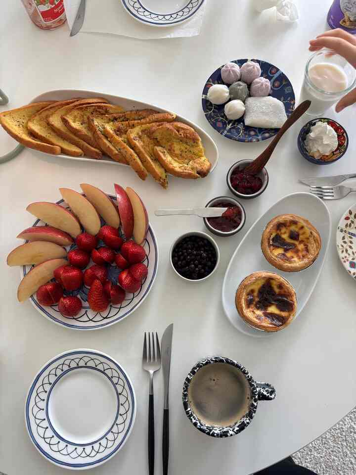 Today' brunch
#brunch #tableware #cup #coffeetime #coffee #plate #ittala #twigny #royalcopenhagen #crowcanyon #cutipol