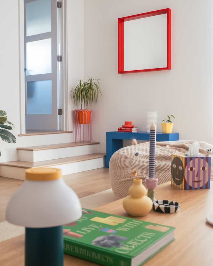 A room filled with things that bring so much joy and inspiration 💖 #bookshelfinterior #livingroom #homedecoration 