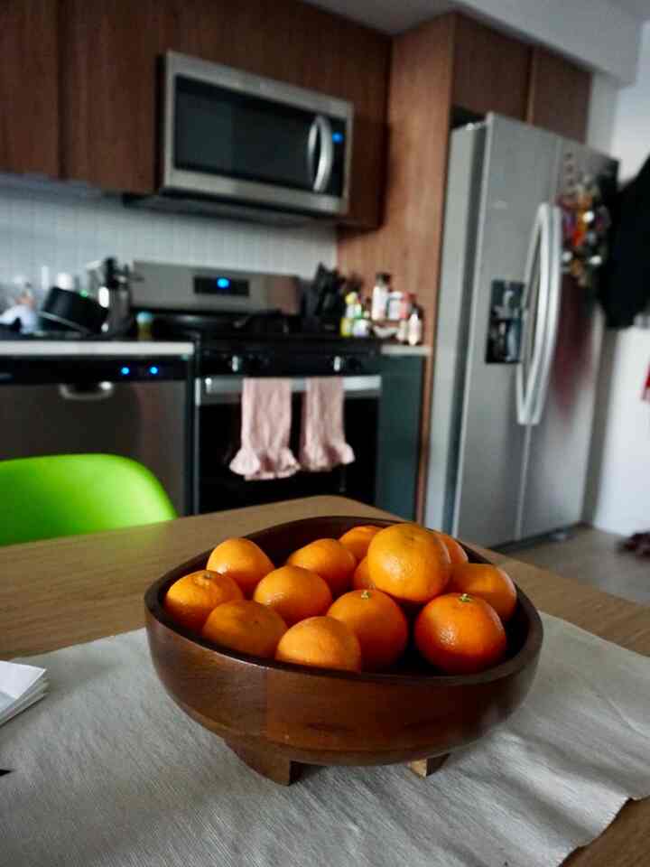 Some details in my dining area #hometour #diningroom #diningtable #colorpops