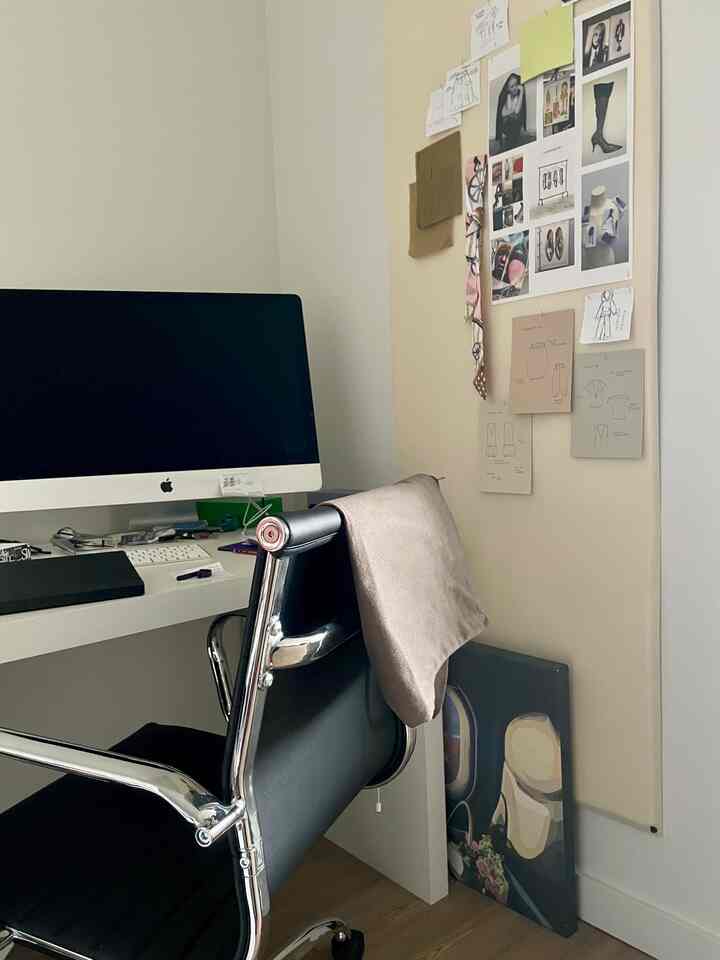 Loving this area of my at home work space. I use this DIY muslin board to hold all my inspo and some design sketches! #designer #homespaces #desk #office #workfromhome