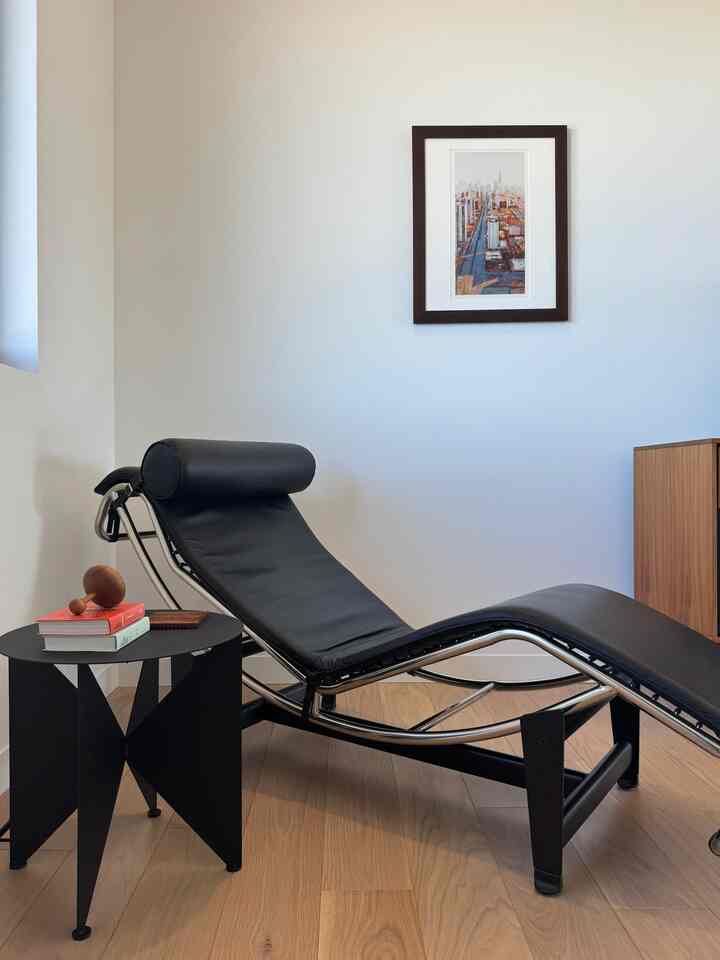 Love this little reading spot :) #mcm #bauhaus