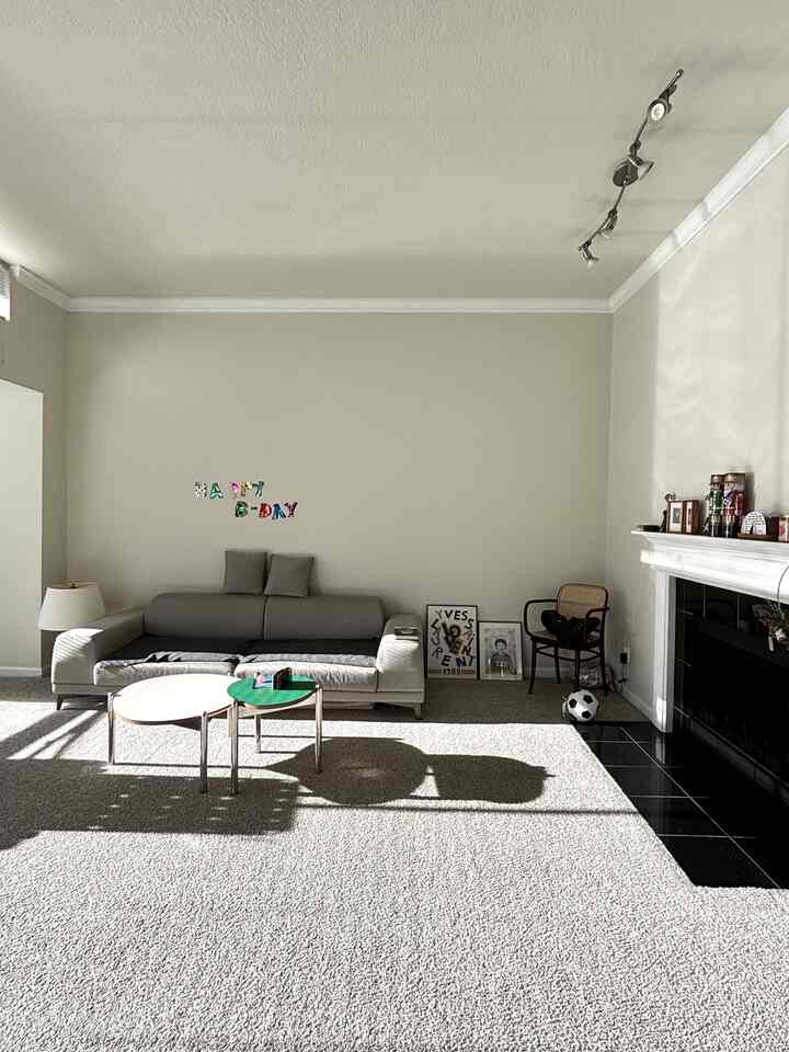 Where comfort meets style. 🏡 

#LivingRoom #teatable #ton811 #tonchair #fiaba #fabricsofa