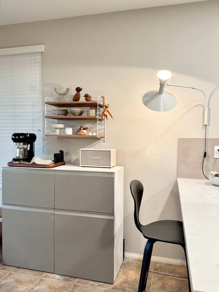 A corner of our kitchen ✨

#kitcheninterior #counterstool #ikea #ikeacabinet #ikeafurniture #wallshelf #walldecoration #walllight #walllamp #walldecor 