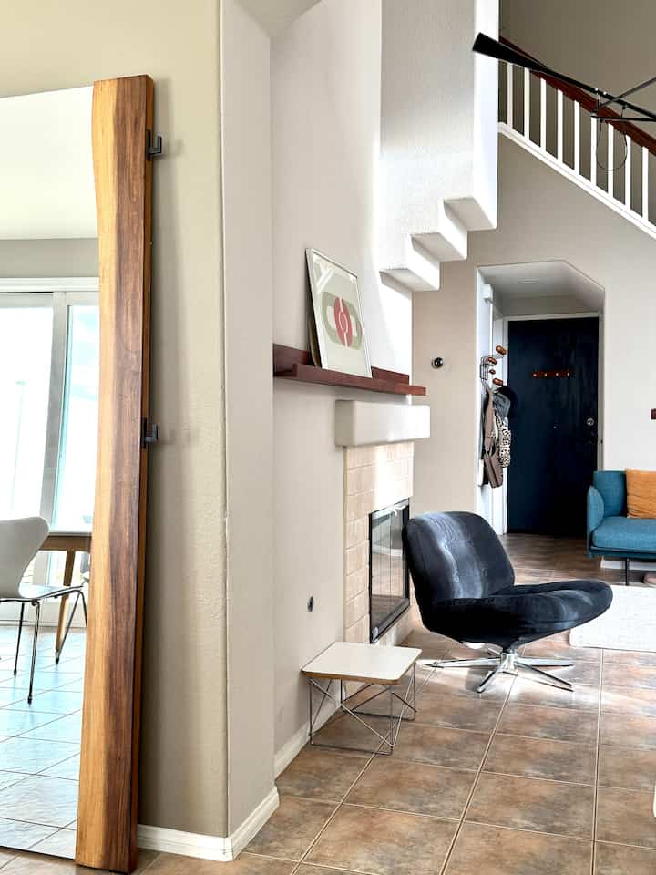 Interior rumah yang nyaman 🤎

#ikea #ikeachair #loungechair #cozyhome #interiors #coffeetable #smalltable