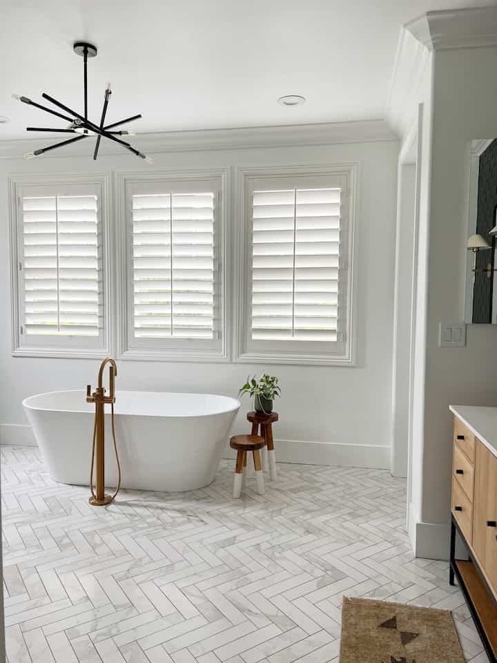 Modern Bathroom design inspo. #bathroomdesign #bathroomcleaning #bathroominterior #bathroomtub