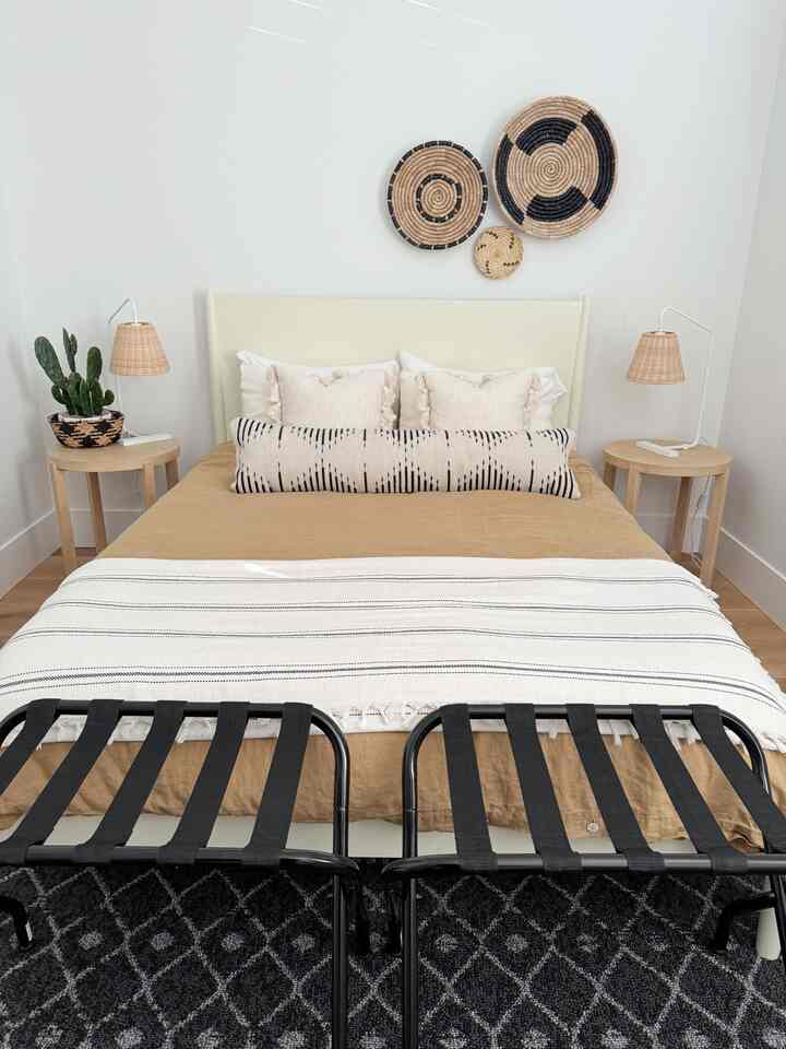 Modern boho bedroom design. #bedroomdesign #modernboho #moderninterior 