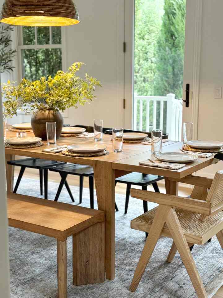 Modern dining room design. #tablesetting #diningroomdesign #tablesetting