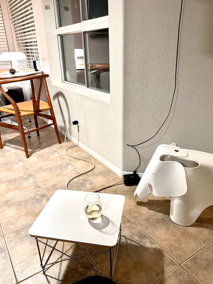 Me time ✨🥂


#coffeetable #smalltable #eames #cozyhome #moderninterior 