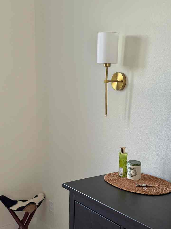 Anthropologie holic 💚
Fresh fern moss room spray + Vanilla and fig candle 
Always feel cozy and warm

#bedroom #bedroomdecor #roomspray #candle