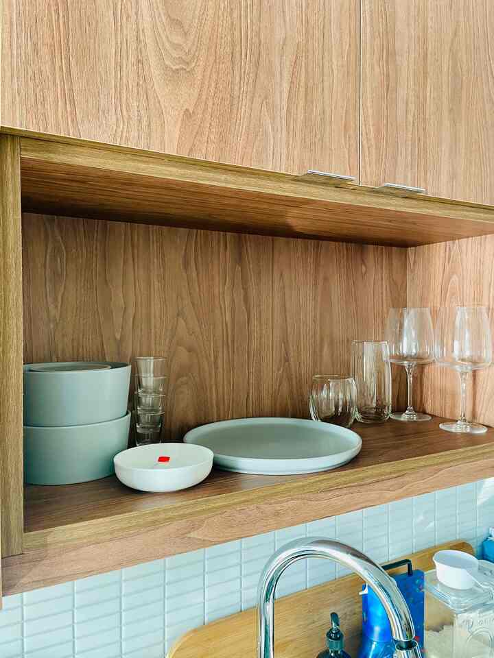 Some details in my kitchen. Love functional organization with this builtin cabinet and some display stands. #kitchen #countertop #organization #kitchenware