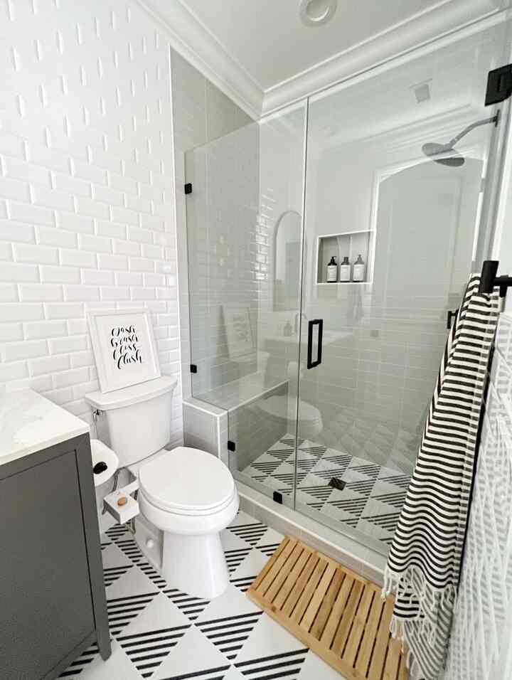 Modern boys teen bathroom. #boysbathroom #boysbathroomdesign #bathroomcleaning 