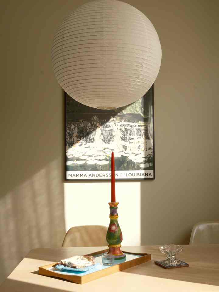I love when sunlight comes through this table 🌻 #tablesetting #tablelighting 