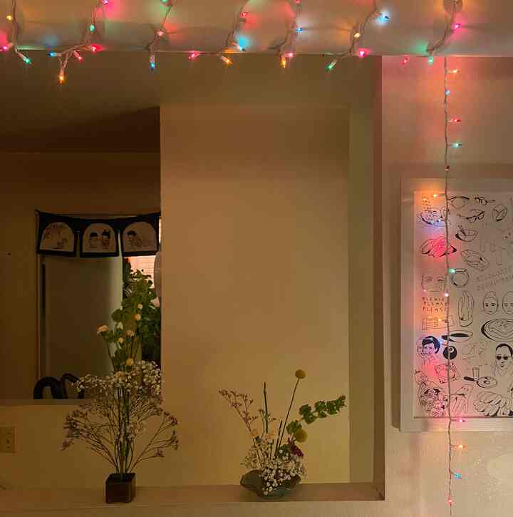 Get your flowers from Trader Joe’s! Nice selection and very affordable :) #flowers #ikebana #nigt #warm