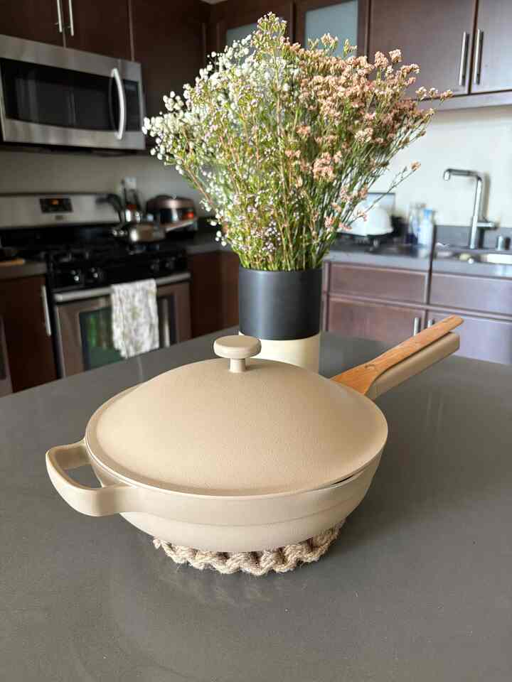 My Always Pan seamlessly transitions from stovetop to my counter! Plus peep my new straw trivet that really softens my kitchen 💛 #ourplace #alwayspan #neutral #kitchen #cooking 