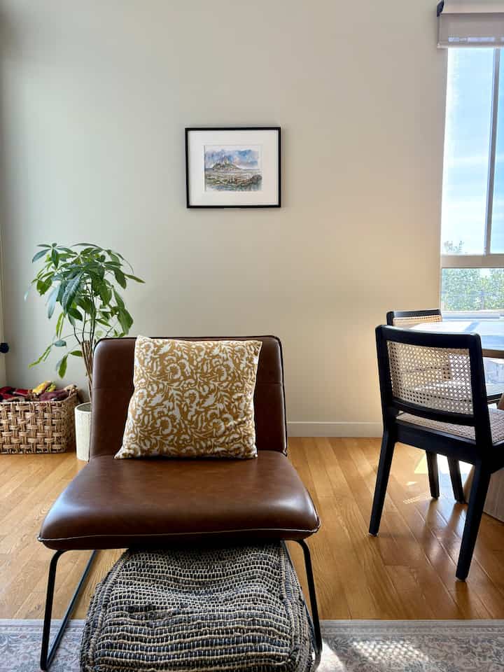 #midcentury #midcenturymodern #leatherchair #leather #sunlight 