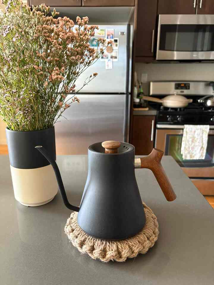 My appliance spotlight today goes to the Fellow Electric Kettle ☕️ #coffee #fellow #fellowkettle #pourover #kitchen #kitchenappliance