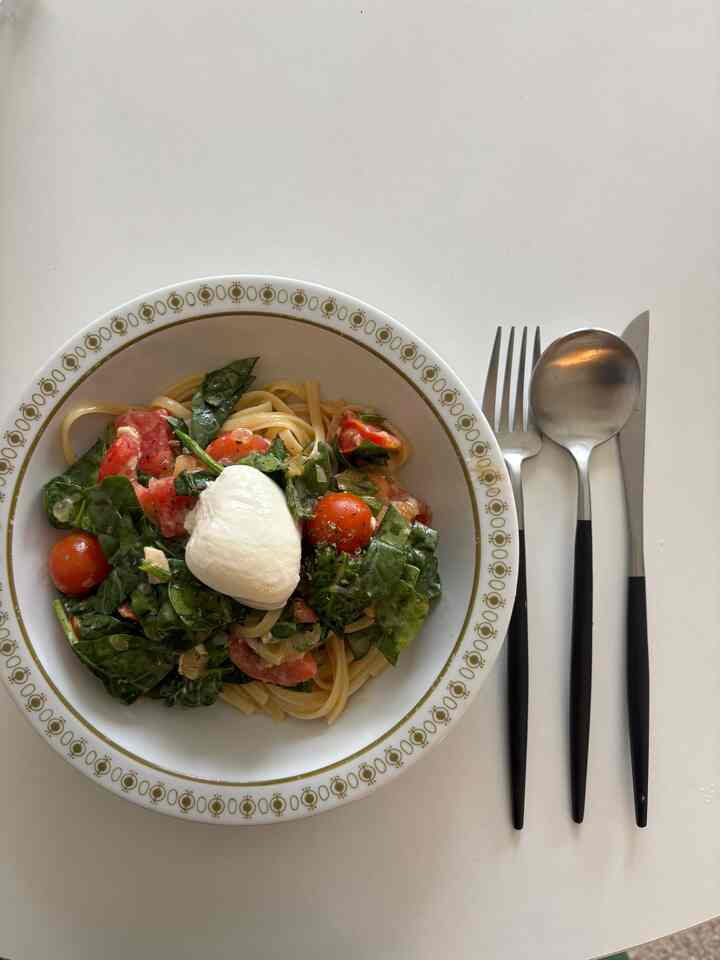 ソン・シギョンの兄が教えてくれたブリッチ・パスタ、10分カット
Homemade pasta,

#briecheese #basil #tomato #cutlery #cutipol 
#ブリーチーズパスタ #聖視鏡レシピ #キューティポールゴア #カトラリー #ビンテージ小物 